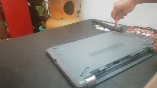 Como abrir una Laptop HP 15-BS0XX смотреть онлайн