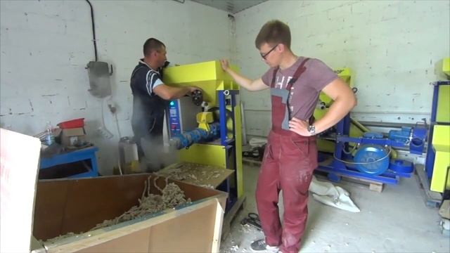 Тестовое экструдирование рисовой сечки Кормовой экструдер ЭК 150ш. Работаем по всей России. ФАВОР.