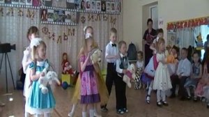 ТАНЕЦ С ИГРУШКАМИ И МАЛЫШАМИ
