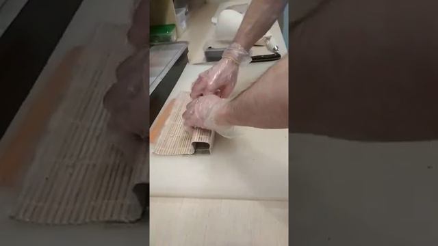 суши вок ролл Филадельфия квадратный.