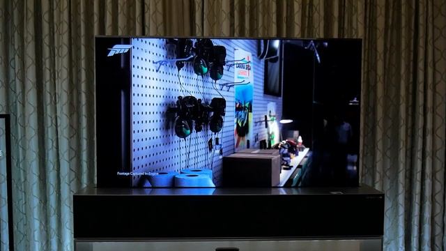 LG Rollable OLED TV R First Look: LG's Most Expensive TV Ever! (UAE) смотреть онлайн