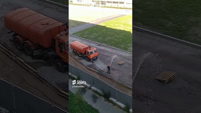 Гастрарбайтер так забавно поливает песок со шланга #Shorts #шланг #вода #камаз #гастарбайтер смотреть онлайн