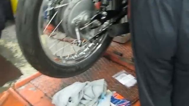 Honda CB400 Four CAFE RACER with Yoshimura Exhaust - 1977 - First Start Up After Rebuild смотреть онлайн