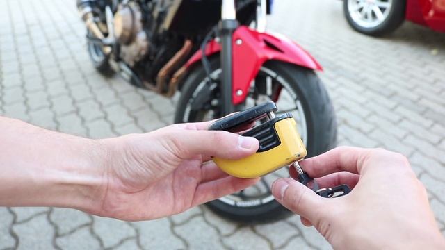 Honda CB500F - How to use Disc Brake Lock смотреть онлайн