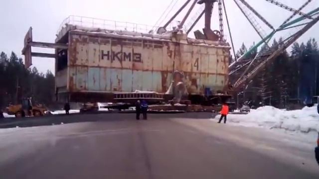 Шагающий экскаватор двигается своим ходом смотреть онлайн