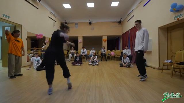 Денис Бубнов vs. Ириша Yo - 1/2 - Hip-Hop Pro - РЕАКЦИЯ 2019 смотреть онлайн