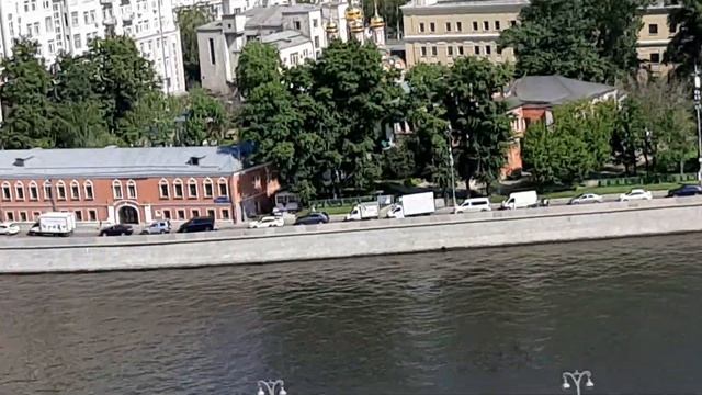 19 июня 2022 г. Вид 2. Смотровая площадка на Храме Христа Спасителя. смотреть онлайн