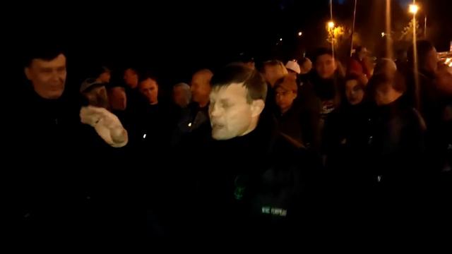 Жители высказали единороссу свое возмущение на его голосование. смотреть онлайн