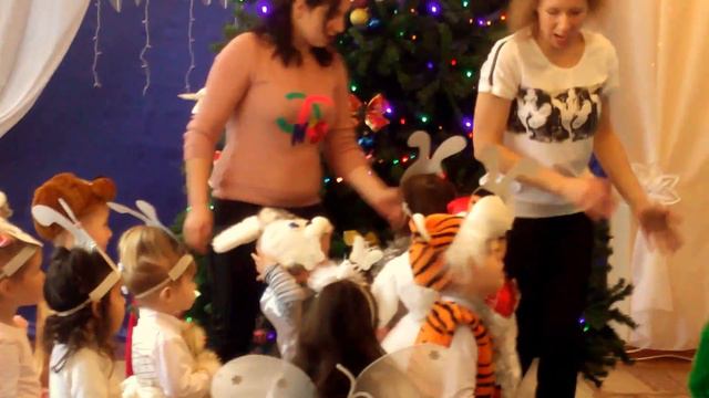 Новогодний утренник ДНЗ 423 28.12.2016 смотреть онлайн