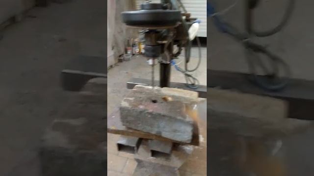 Сверлильный станок из электродвигателя от стиральной машинки,за пол дня. смотреть онлайн