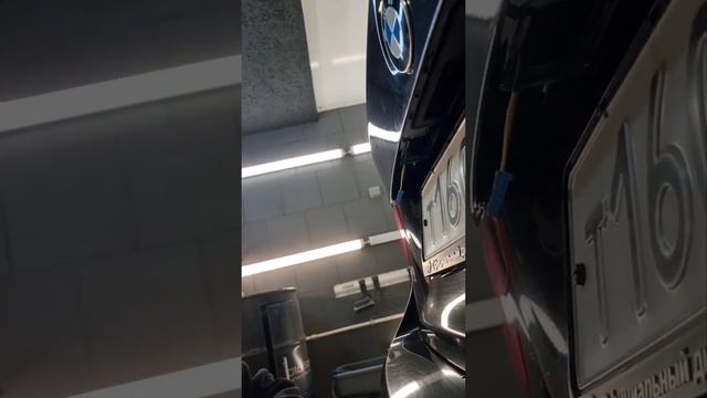 Как открыть крышку багажника на BMW 3 если отключена клема с аккумулятора смотреть онлайн
