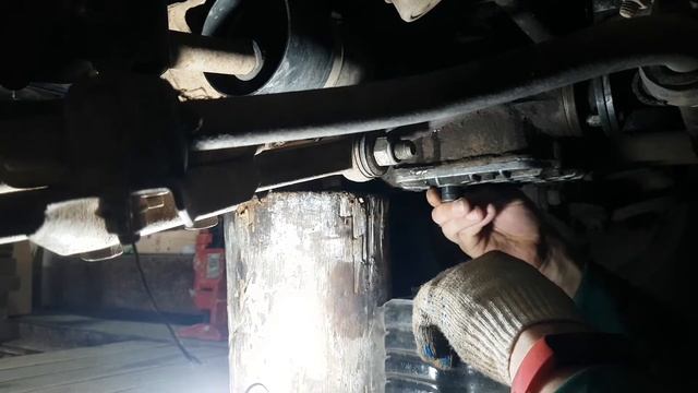 Замена сальника внутреннего шруса слева Нива 21213 смотреть онлайн