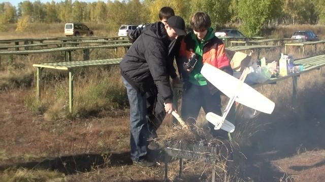 Жидкость для розжига - это не спортивно! смотреть онлайн