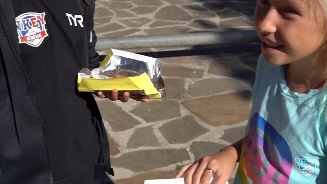 ВОЗМОЖНО ЛИ СЪЕСТЬ 100 гр ШОКОЛАДА ЗА 100 ШАГОВ? | ПРОКАТИЛ НА RS-КЕ С ВЕТЕРКОМ смотреть онлайн