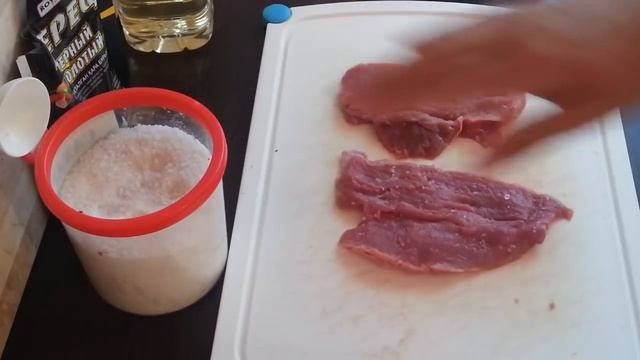 Как приготовить стейк. Пожарить стейк из говядины просто! смотреть онлайн