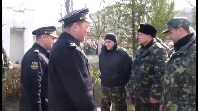 Как сдалась украинская военная часть в Перевальном 19.03.2014 г. смотреть онлайн