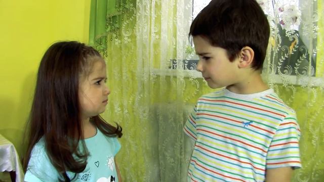 Папа хочет конфеты или Волшебный душ m&m's. Видео для детей. Николь Тимур Шоу смотреть онлайн