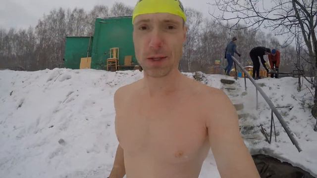 Толпа отморозков моржует и купается в ледяной воде. смотреть онлайн