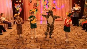 Танец: "По улице ходила большая крокодила"