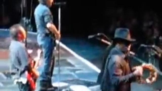 Bruce Springsteen Paris Bercy 17/12/2007 extraits Part 1 смотреть онлайн