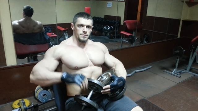 Адам Козыра. Жим Скотта с проворотом. смотреть онлайн