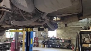 Opel insignia замена задних пружин подвески.