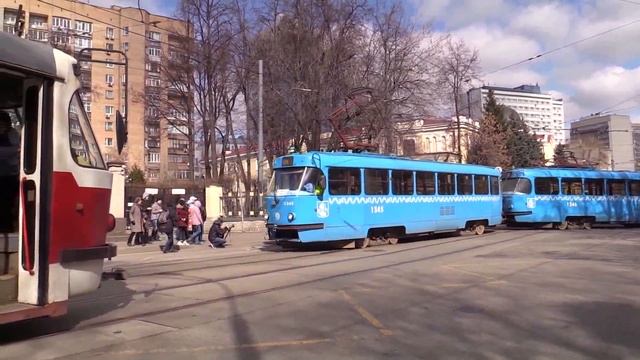 Трамваи Tatra T-3 на маневрах в депо им.Апакова (с разных ракурсов) смотреть онлайн
