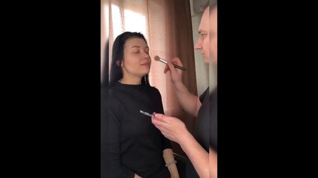 Приколы. Парень делает макияж))) смотреть онлайн
