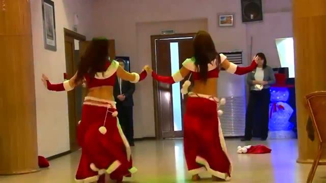 ПОЗДРАВЛЯЕМ ВСЕХ С НОВЫМ ГОДОМ !!! СЧАСТЬЯ , РАДОСТИ ,ТЕПЛА И УЛЫБОК НА ВЕКА !!! смотреть онлайн