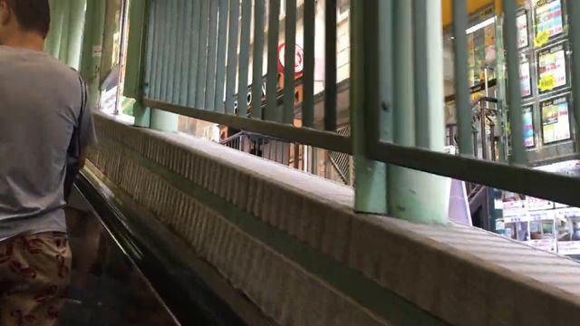 CENTRAL-MID LEVEL / Longest Escalator in the World смотреть онлайн