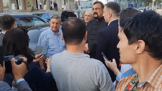 Dunyo Yulduzi "STIVEN SIGAL" O'zbekistonda!!! смотреть онлайн