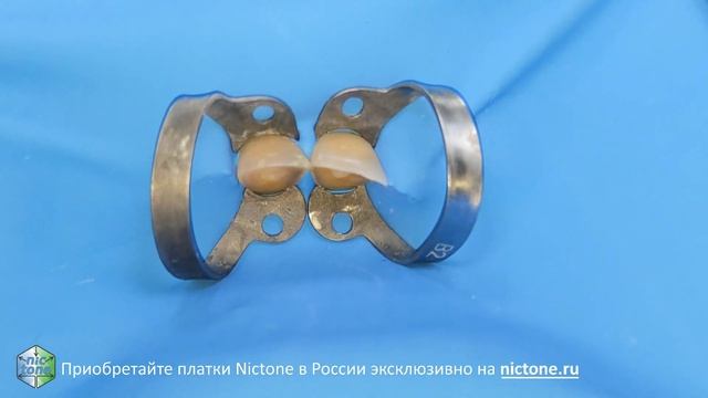 Изоляция двух центральных резцов стандартными клампами TorVM B2, B3 с тонким платком Nictone 035 4K смотреть онлайн
