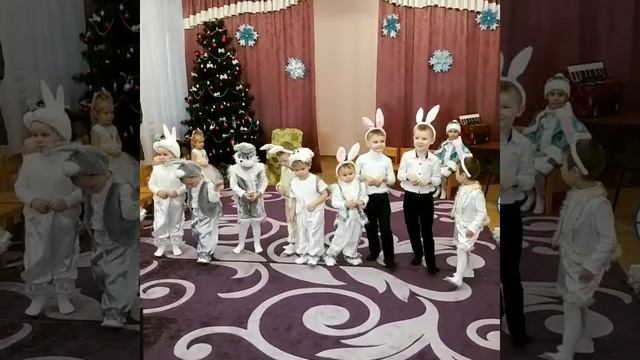 Танец ЗАЙЧИКОВ у елочки смотреть онлайн