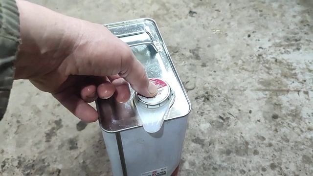 много кто незнает как работает крышка на канистре с маслом смотреть онлайн
