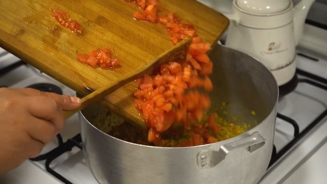 Soup With Chicken Meatballs - Creative Idea: Built Wife Sculptures With Flower Rack