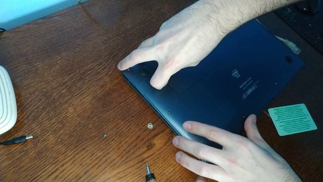 Smartbook 141 C1 - Снятие крышки