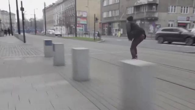 Экстремальная езда на роликах в городской среде - ПОПРОБУЙ ПОВТОРИТЬ смотреть онлайн