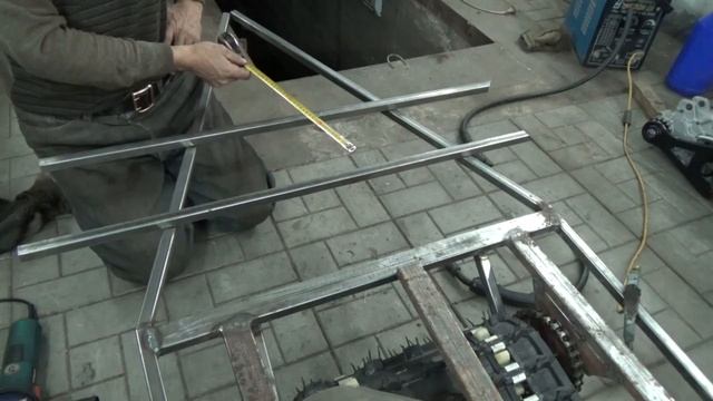 Самодельный снегоход 02 ,сборка часть №5,делаем багажник. смотреть онлайн