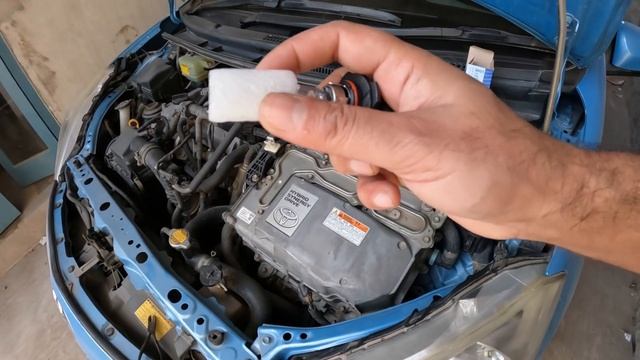 toyota aqua (prius c) 2014 model head light bulb change смотреть онлайн