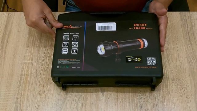 Самый мощный фонарь для дайвинга и подводной съёмки от Orcatorch смотреть онлайн