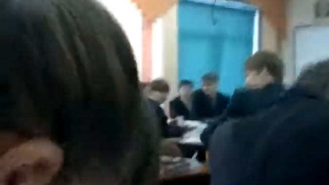 Грохнулась со стула смотреть онлайн