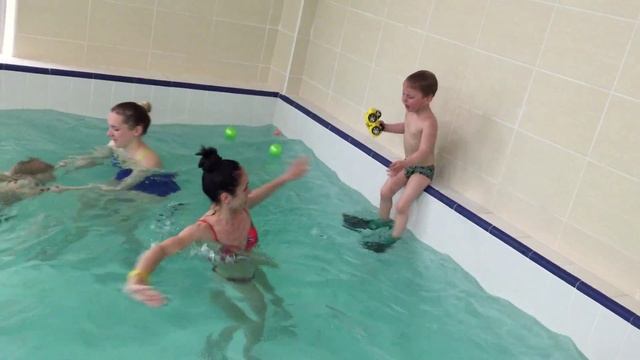 Старт с бортика-Обучение плаванию в бассейне в Минске для детей (Курсы,Секция,занятия) смотреть онлайн