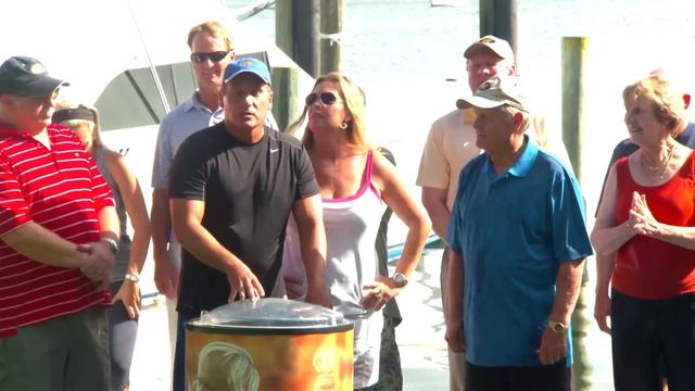 Jack Nicklaus accepts the Ice Bucket Challenge смотреть онлайн