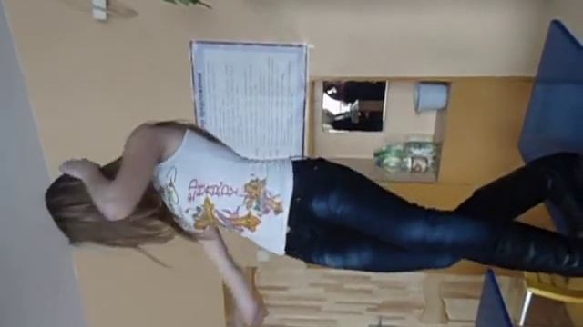 Девочка зажигает,но хорошо или плохо..... смотреть онлайн