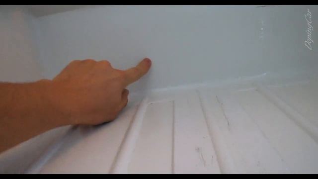 Звенит решётка холодильника, щёлкает пластмасса в холодильнике смотреть онлайн