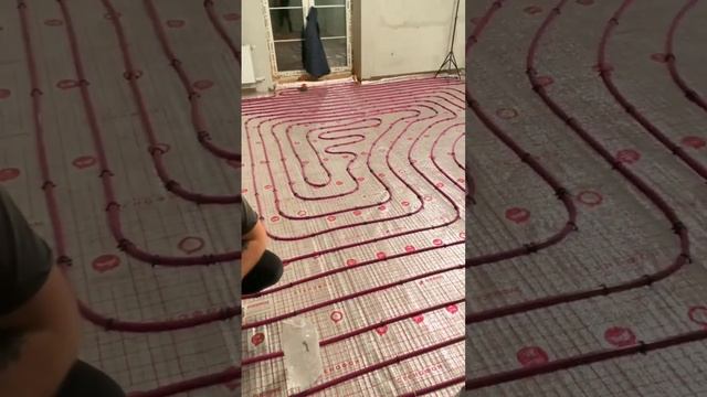 Заполнение контуров теплого пола водой#отопление #котельная #водоснабжение #stout смотреть онлайн