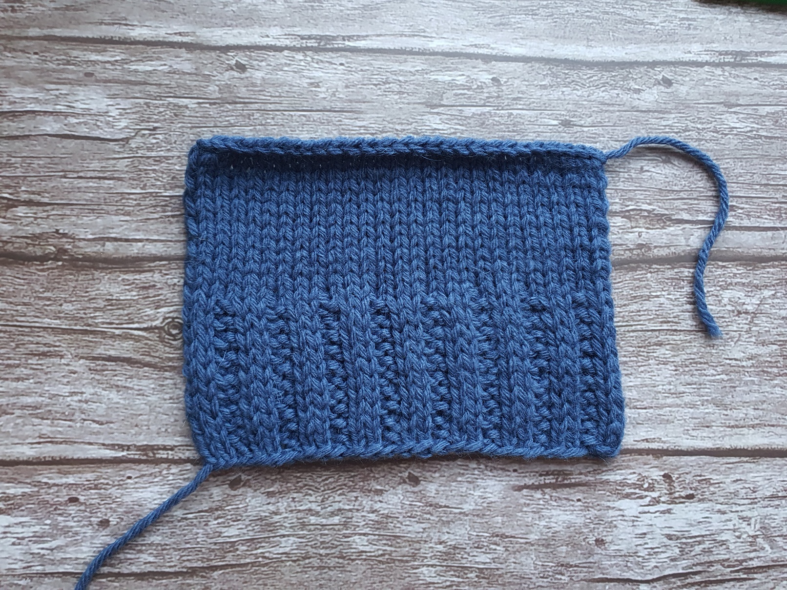 Вязание ложной резинки спицами.