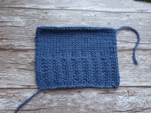 Вязание ложной резинки спицами.