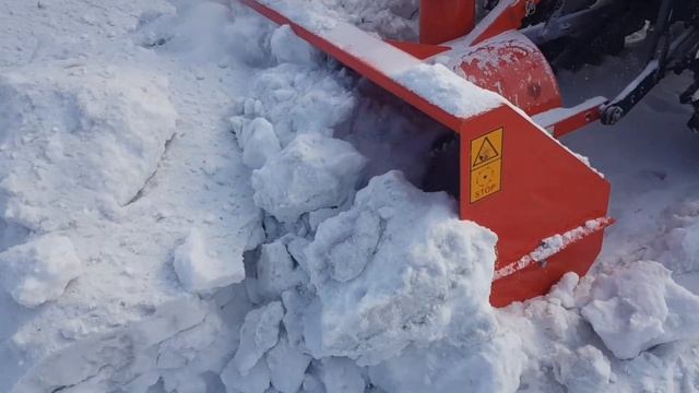 Шнекоротор Снег-1250 и Kubota GT-5. Уборка сперсованного снега и льда смотреть онлайн