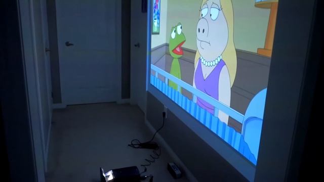 Projector in front of the bathroom door - LG PF1000U смотреть онлайн